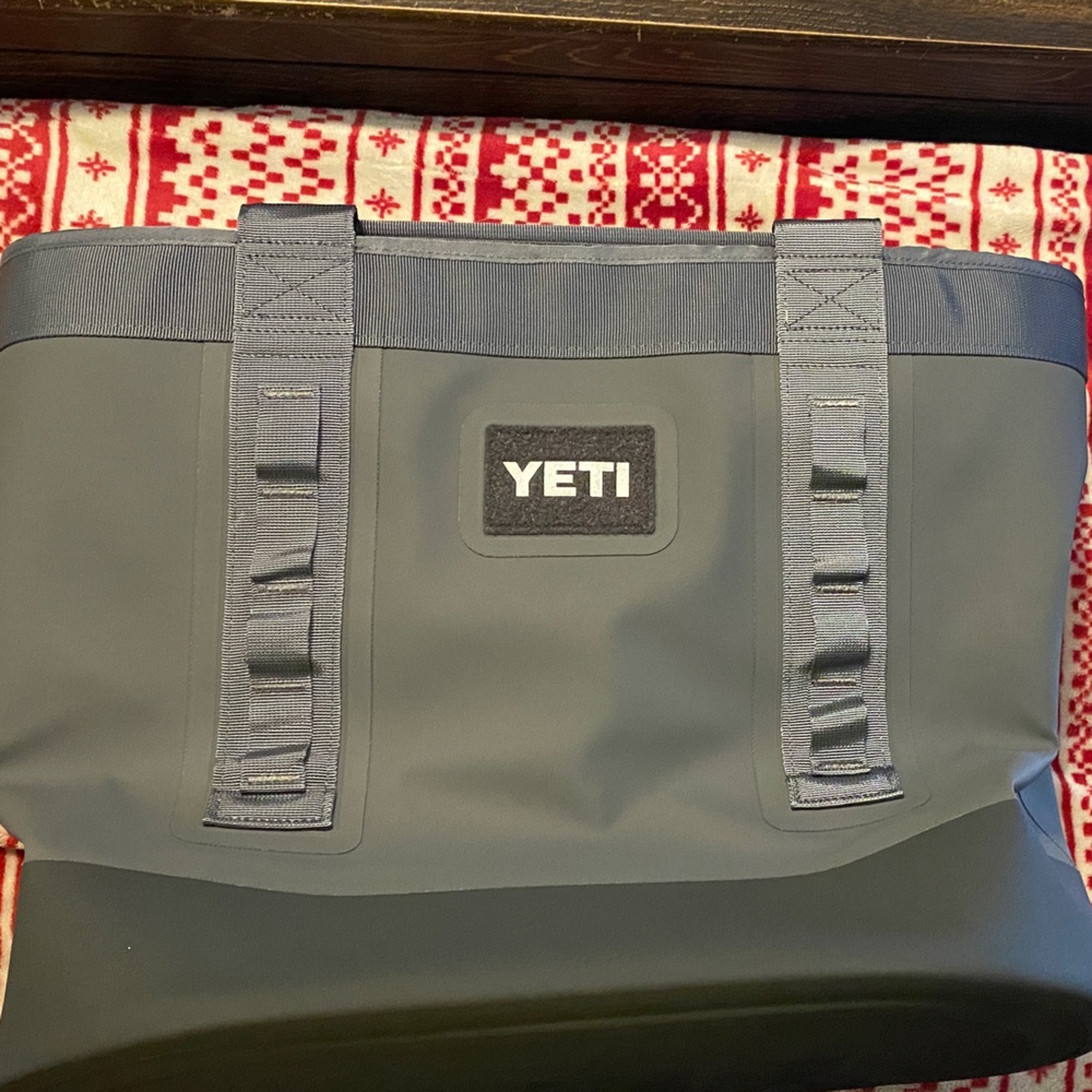 YETI 35 Carryyall  Storm Gray Duffel Bag new with tags
